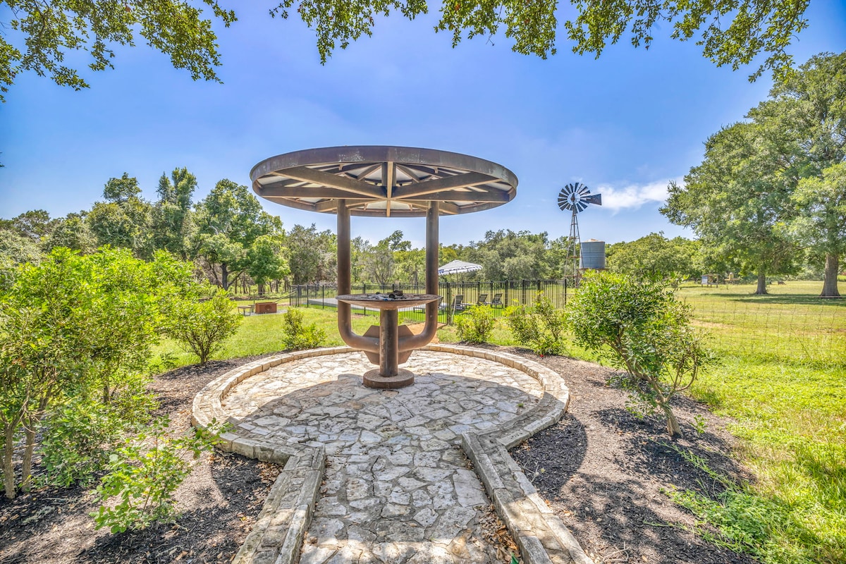 Casa Blanco outdoor picnic pavilion with scenic views.