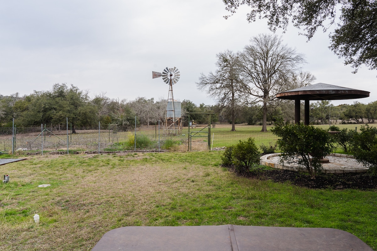 Cowboy Apartment exterior and grounds.