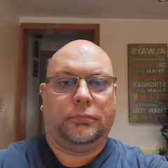 Photo of Peter, a guest who left a review for the Eco Valley Airbnb